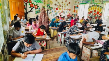 মেহেন্দিগঞ্জে ষষ্ঠ শ্রেণির শিক্ষার্থীদের পঞ্চম শ্রেণির বৃত্তি পরীক্ষা, অভিভাবকদের ক্ষোভ