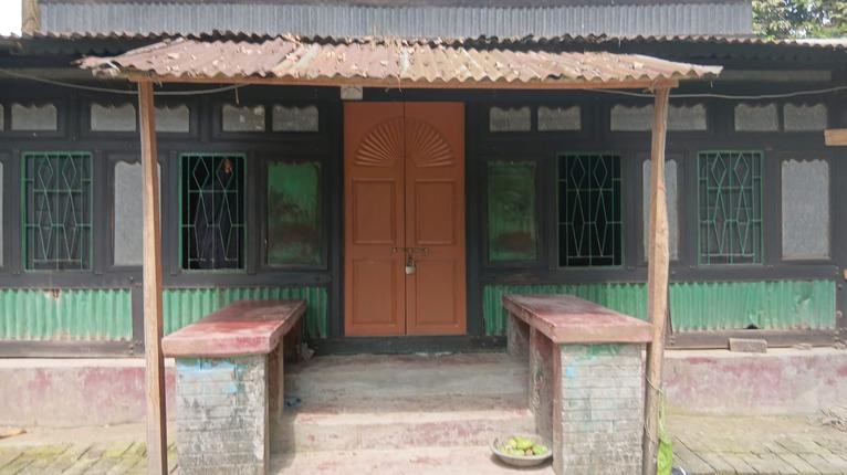 গৌরনদীতে মা-বোনকে ঘরে আটকে রাখার অভিযোগ, ছেলের বিরুদ্ধে মামলা