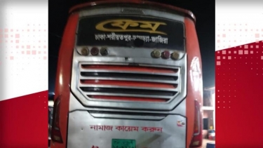 গৌরনদীতে ঘাতক বাস আটক ঘিরে উত্তেজনা, পুলিশের কাজে বাধা দেওয়ার অভিযোগ