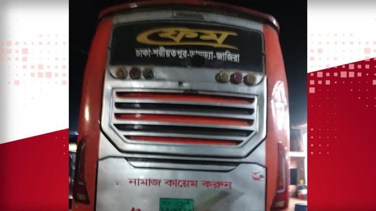 গৌরনদীতে ঘাতক বাস আটক ঘিরে উত্তেজনা, পুলিশের কাজে বাধা দেওয়ার অভিযোগ