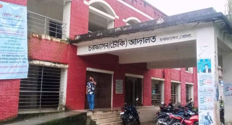 চরফ্যাশনে পিতার লাশ দাফনে বাধা, জোরপূর্বক স্ট্যাম্প স্বাক্ষরে মামলা