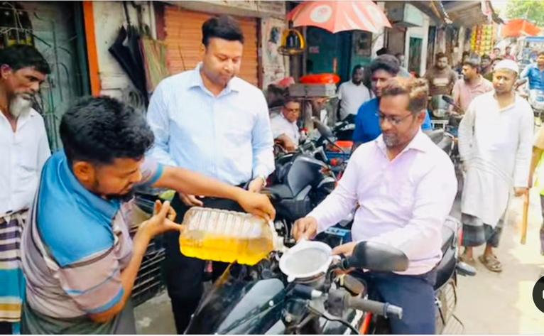 মেহেন্দিগঞ্জে ইউএনওর উদ্যোগে ন্যায্যমূল্যে পেট্রোল ও ডিজেল বিক্রি