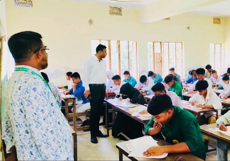 মেহেন্দিগঞ্জে শান্তিপূর্ণ পরিবেশে এসএসসি ও সমমানের পরীক্ষা অনুষ্ঠিত