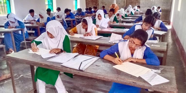 কলাপাড়ায় এসএসসি ও সমমানের প্রথম দিনে অনুপস্থিত ৭২ পরীক্ষার্থী