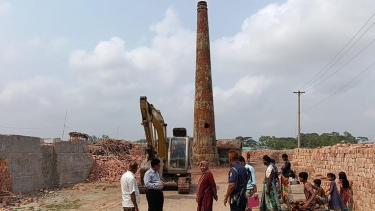 কলাপাড়ায় তিন ইটভাটায় অভিযান, জরিমানা ৪ লাখ টাকা