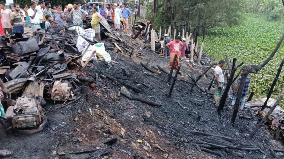 কলাপাড়ায় ছয় দোকান পুড়ে ছাই, দেড় কোটি টাকার ক্ষতি
