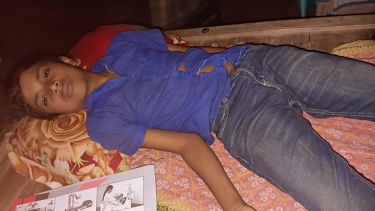 <small>আম কুড়িয়ে খাওয়ায় </small> গৌরনদীতে পঞ্চম শ্রেণির শিক্ষার্থীকে পিটিয়ে জখমের অভিযোগ