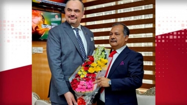 সচিবালয়ে তথ্য ও সম্প্রচার মন্ত্রীর সঙ্গে মার্কিন রাষ্ট্রদূতের সৌজন্য সাক্ষাৎ