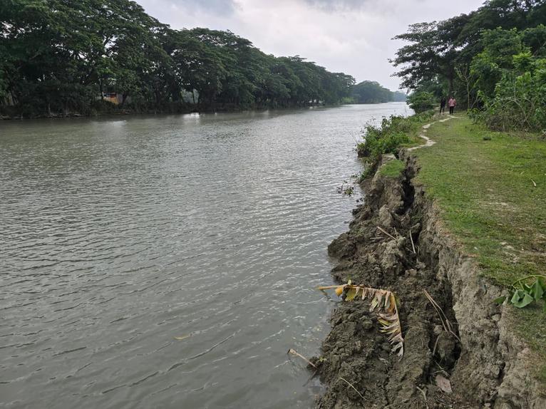 দুমকি লেবুখালী ভাড়ানী খালে ভাঙন, আতঙ্কে দুই পাড়ের বাসিন্দারা