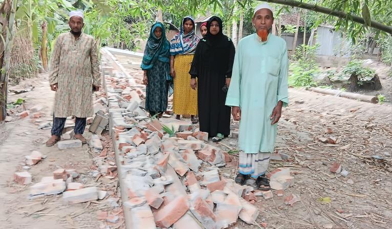 গৌরনদীর খাঞ্জাপুরে রাতের আঁধারে পারিবারিক গোরস্থান ভাঙার অভিযোগ