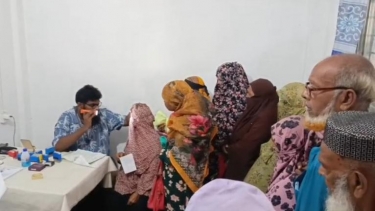 মোংলায় দুই শতাধিক চক্ষু রোগীকে বিনামূল্যে চিকিৎসা সেবা