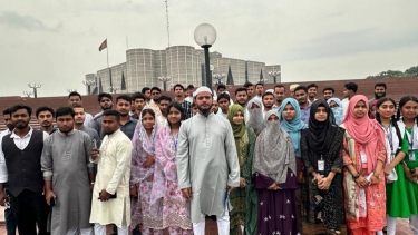 বাউফলে শিক্ষার্থীদের সংসদ ভিজিট, গণতন্ত্রের পাঠ নিতে ব্যতিক্রমী উদ্যোগ