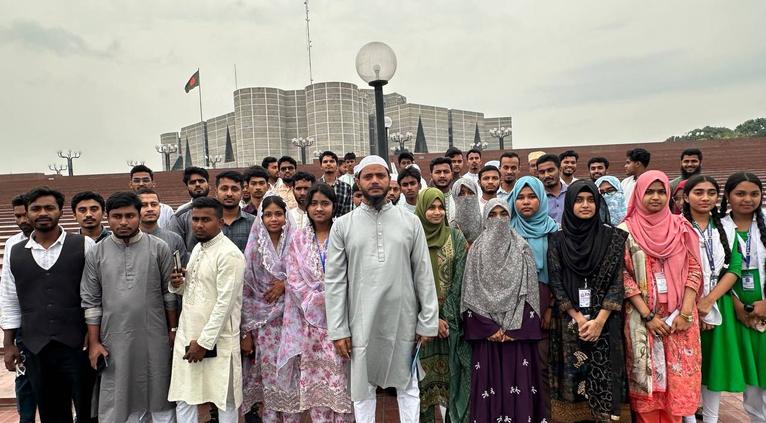 বাউফলে শিক্ষার্থীদের সংসদ ভিজিট, গণতন্ত্রের পাঠ নিতে ব্যতিক্রমী উদ্যোগ