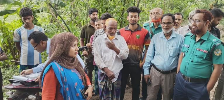 বাবুগঞ্জে খাল থেকে অবৈধভাবে মাটি কাটায় এক লাখ টাকা জরিমানা