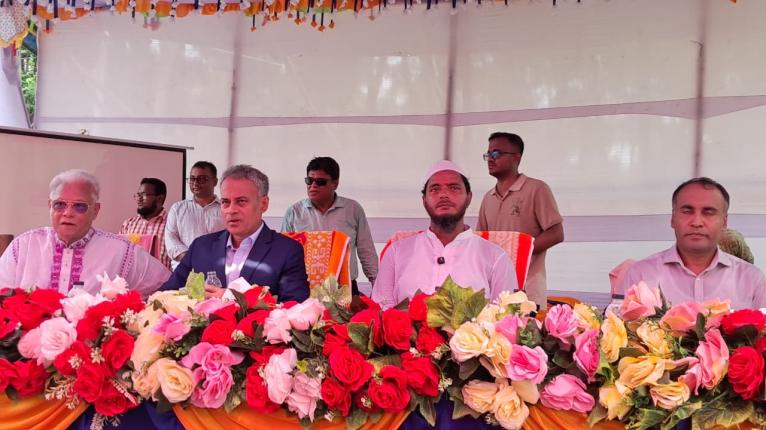 ৯ম চীন মৈত্রী বগা সেতুর সম্ভাব্যতা পরিদর্শনে গিয়ে অবরুদ্ধ সেতুমন্ত্রী