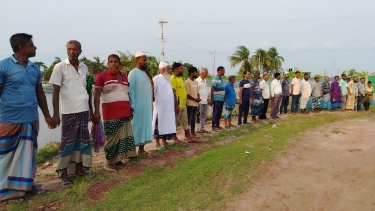 মোংলায় রাস্তা নির্মাণে বাধা, ভোগান্তিতে ১০ হাজার পরিবার