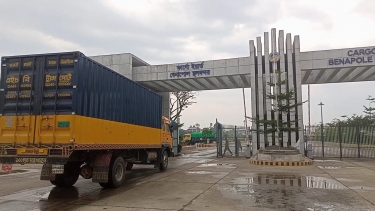 বেনাপোল-পেট্রাপোল বন্দরে তিনদিন পর আমদানি-রপ্তানি চালু, স্বাভাবিক যাত্রী যাতায়াত
