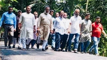 মেহেন্দিগঞ্জে সড়ক নির্মাণ কাজ পরিদর্শনে নৌ প্রতিমন্ত্রী