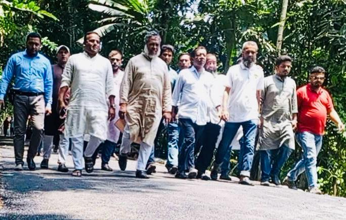মেহেন্দিগঞ্জে সড়ক নির্মাণ কাজ পরিদর্শনে নৌ প্রতিমন্ত্রী