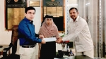 গৌরনদীতে বজ্রপাতে নিহত দুই পরিবারকে আর্থিক সহায়তা