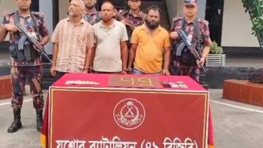 বেনাপোলে অভিযান: প্রায় সাড়ে ৬ কোটি টাকার স্বর্ণসহ আটক ৩
