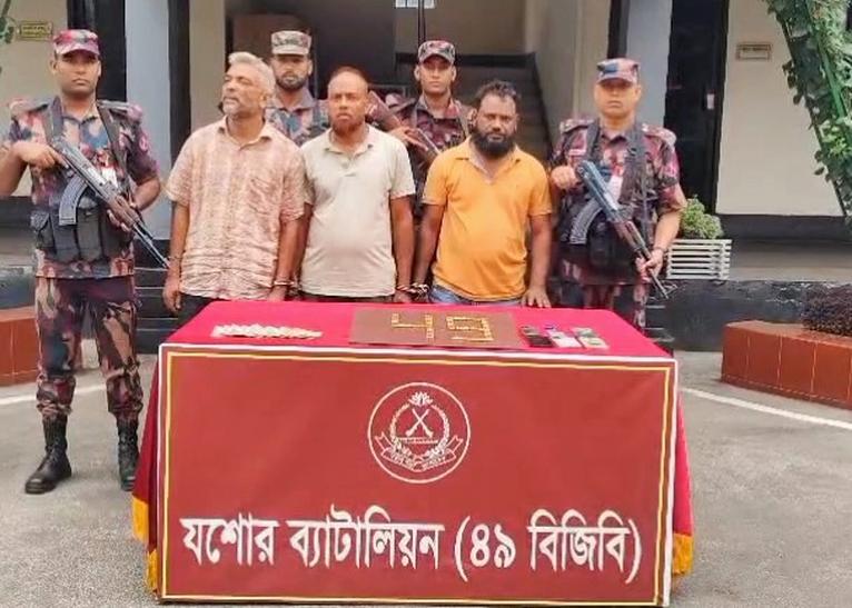বেনাপোলে অভিযান: প্রায় সাড়ে ৬ কোটি টাকার স্বর্ণসহ আটক ৩