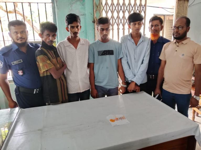 বামনায় ১২৫ পিচ ইয়াবাসহ আটক ৫