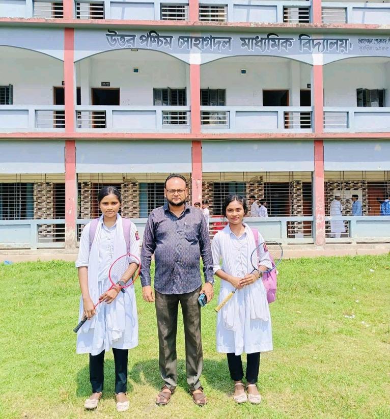 পিরোজপুরে নতুন কুঁড়ি স্পোর্টসে ব্যাডমিন্টন চ্যাম্পিয়ন শিক্ষককন্যা স্নিগ্ধা ও মৌসি