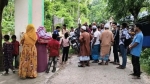 প্রধান শিক্ষকের সামনেই পঞ্চম শ্রেণির ছাত্রীকে জুতাপেটার অভিযোগ