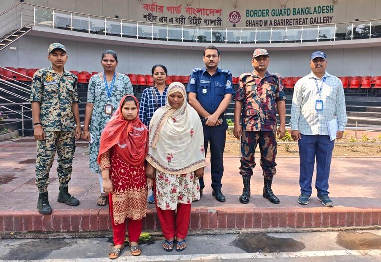 বেনাপোল দিয়ে দেশে ফিরলেন ভারতে পাচারের শিকার দুই বাংলাদেশি নারী