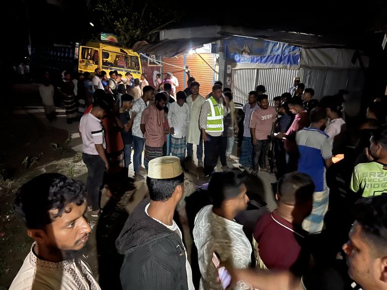 ফরিদপুরে ট্রাক থামিয়ে গণপিটুনি, নিহত চালক, হাসপাতালে আরও ২