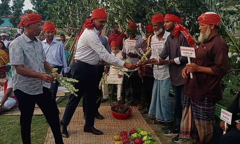 কলাপাড়ায় শ্রেষ্ঠ কৃষকদের সাথে কৃষি বিভাগের ব্যতিক্রমী আড্ডা