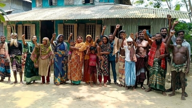 কলাপাড়ার মধ্যলোন্দা গ্রামে বিদ্যুৎবঞ্চিত ১০ পরিবার; লিখিত আবেদন চায় বিদ্যুৎ অফিস