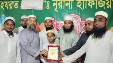 <small>মহিপুরে নিজ মাদ্রাসায় সংবর্ধনা </small> বারো বছরের মুয়াজের ৮ মাসে হেফজ সম্পন্ন