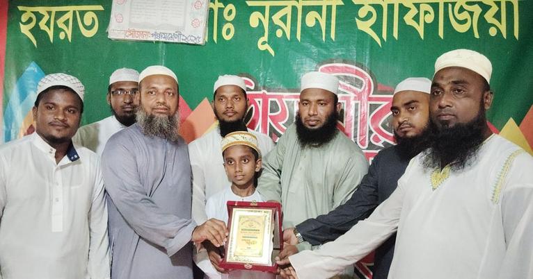 মহিপুরে নিজ মাদ্রাসায় সংবর্ধনা