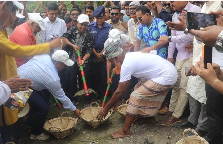 দীর্ঘ ৪৫ বছর পর শহীদ জিয়ার খননকৃত স্বনির্ভর খালের পুনঃখনন উদ্বোধন