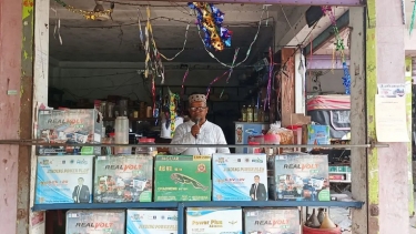 ৪৫ লাখ টাকা বকেয়া নিয়ে দিশাহারা ব্যবসায়ী, মাইকিং করে টাকা আদায়ের অনুরোধ