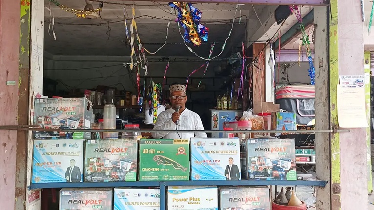 ৪৫ লাখ টাকা বকেয়া নিয়ে দিশাহারা ব্যবসায়ী, মাইকিং করে টাকা আদায়ের অনুরোধ