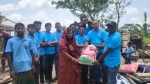 কলাপাড়ায় ঝড়ে ক্ষতিগ্রস্ত পরিবারকে খাদ্য সহায়তা, মন্দির নির্মাণে অর্থ দিল ‘পাশে দাঁড়াই’