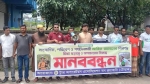 সাংবাদিক ও পরিবেশ-পর্যটনকর্মী আরিফ রহমানের বিরুদ্ধে অপপ্রচারের প্রতিবাদে কুয়াকাটায় মানববন্ধন