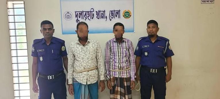 চরফ্যাশনে গরু চুরিতে আতঙ্ক, জবাইকৃত চোরাই গরুর চামড়া-মাথাসহ মাংস উদ্ধার; আটক ২