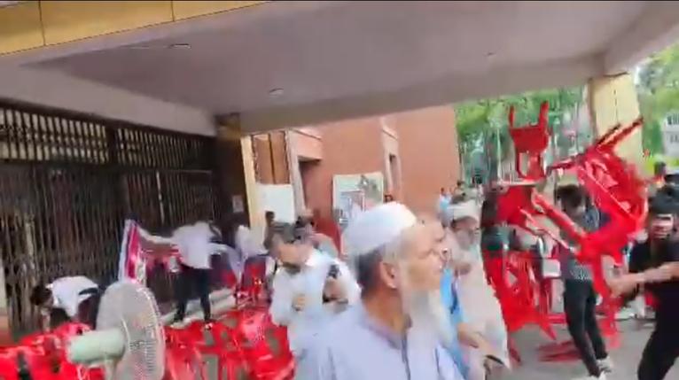 পবিপ্রবিতে ভিসি অপসারণ দাবির কর্মসূচিতে হামলা, আহত ১০