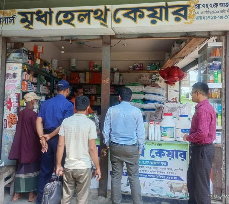 মঠবাড়িয়ায় মোবাইল কোর্টের অভিযান: তিন দোকানে জরিমানা