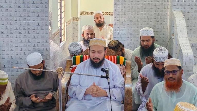 কুয়াকাটায় ‘জামে নূর’ মসজিদের উদ্বোধন করলেন ছারছীনার পীর