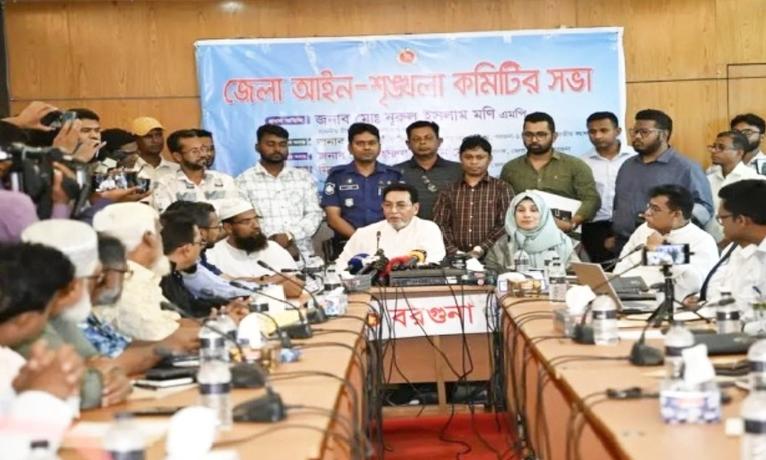 উন্নয়নের পরিকল্পনা নেয় সরকার, বাস্তবায়ন করেন কর্মকর্তারা: চিফ হুইপ