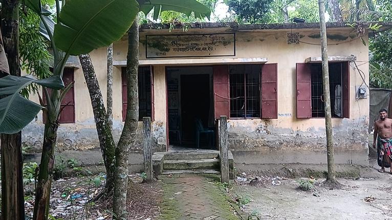 নেছারাবাদের কমিউনিটি ক্লিনিকে অব্যবস্থাপনা চরমে
