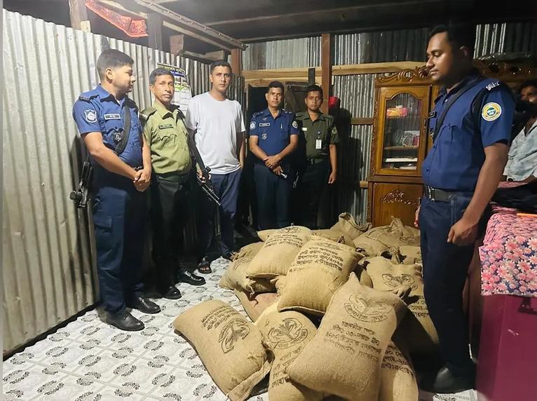 কলাপাড়ায় জেলেদের বরাদ্দকৃত ৭৮০ কেজি সরকারি চাল উদ্ধার