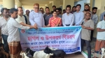 মঠবাড়িয়ায় জেলেদের মাঝে ছাগল, খাদ্যসামগ্রী ও ওষুধ বিতরণ
