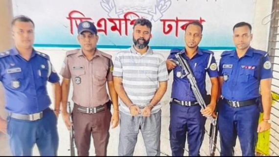 এমপিকে ফেসবুকে কটূক্তি: ভাটারা থেকে নিলয় গ্রেফতার, বাকেরগঞ্জে উৎসুক জনতার ভিড়