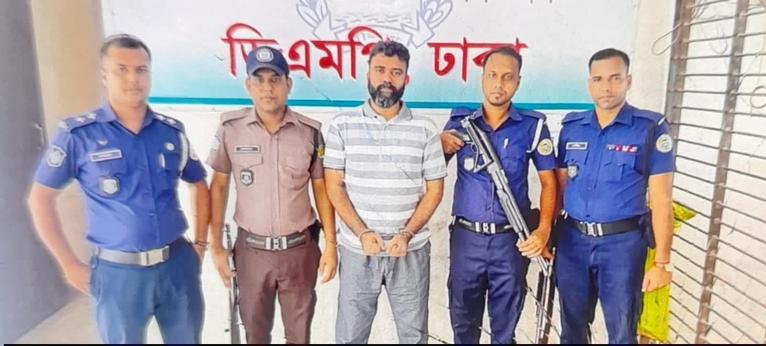 এমপিকে ফেসবুকে কটূক্তি: ভাটারা থেকে নিলয় গ্রেফতার, বাকেরগঞ্জে উৎসুক জনতার ভিড়